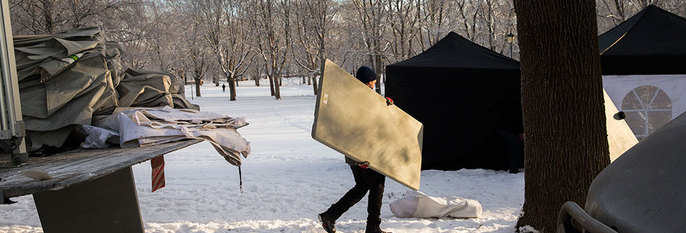  FILM:  Filmen The Snowman spilles for tiden inn i Norge. Her jobber folk med å få på plass utstyr på Skøyen i Oslo.