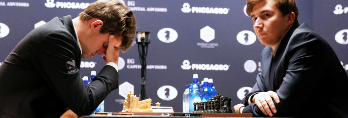  SKUFFA:  Magnus Carlsen spiller sjakk mot Sergey Karjakin. De kjemper i verdens-mesterskapet (VM).