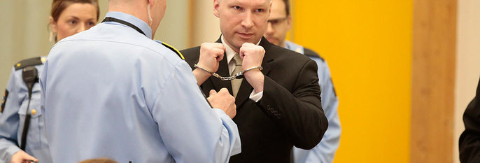  RETTSSAK:  Drapsdømte Anders Behring Breivik er i retten igjen. Han mener det er for strengt i fengselet der han soner.