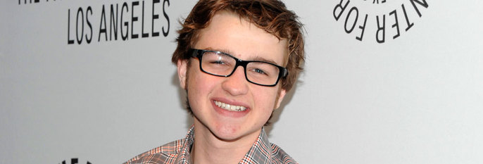 DRITT:  Angus T. Jones spiller i TV-serien «Two and a Half Men». Han kalte serien dritt.