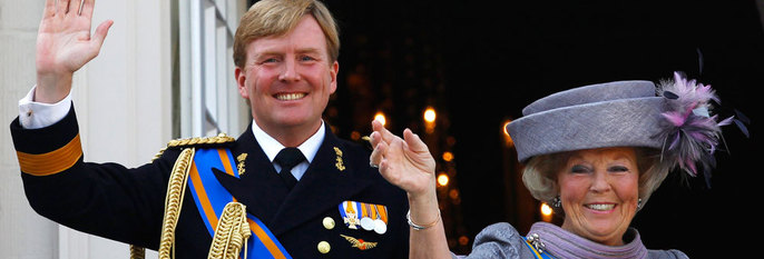 KONGE:  Dronning Beatrix av Nederland slutter. Sønnen Willem-Alexander blir konge.