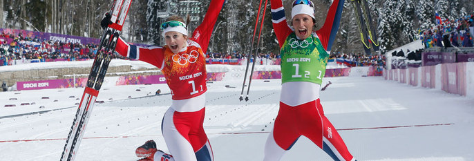 VANT:Norge gjør det bedre i De olympiske leker (OL) nå. Norge har vunnet 9 gull fram til onsdag i OL. Her jubler Ingvild Flugstad Østberg (til venstre) og Marit Bjørgen over gull i lagsprinten for kvinner onsdag.