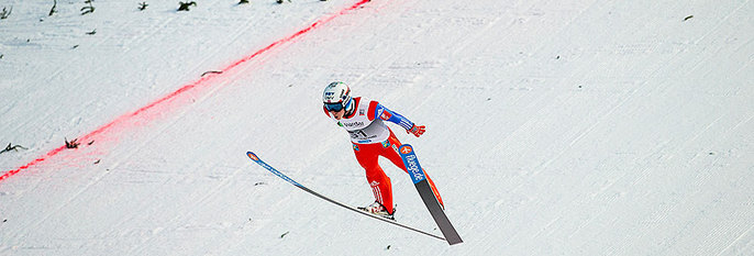  REKORD:  Anders Fannemel tok verdensrekord søndag. Han hoppet over 251 meter.