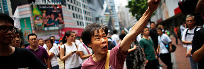 SINT: Folk i Hongkong vil velge ny leder selv. Folk er sinte fordi Kina vil bestemme.