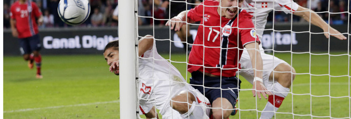 TAPTE:  Norge tapte mot Sveits i en fotbalkamp tirsdag. Dermed kommer Norge trolig ikke videre til verdens-mesterskapet i fotball neste år.