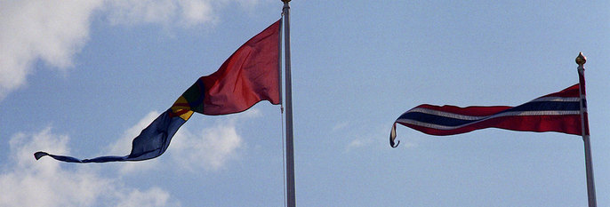  FLAGG:  Det er ikke lov å heie med det samiske flagget (til venstre) under Melodi Grand Prix. Men det norske flagget kan tas med. Sang-konkurransen blir arrangert i Sverige. Finalen er 14. mai.