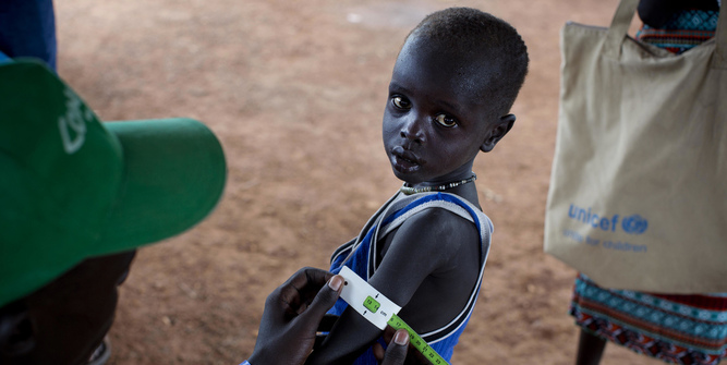  BARN:  Barn i land i Afrika kan sulte i hjel. Mange barn får ikke nok mat å spise. 