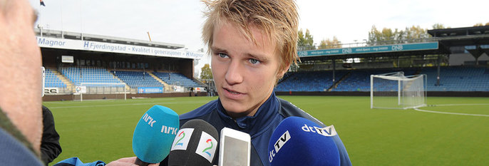 SPILLER: Martin Ødegaard spiller fotball. Han er 15 år gammel. Han får spille på landslaget.