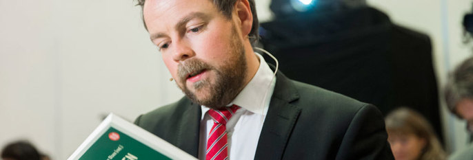 DÅRLIGE:Norske skoleelever er dårlige i matte. Det viser PISA-undersøkelsen. Kunnskapsminister Torbjørn Røe Isaksen (bildet) vil ha flinkere lærere i matte. 