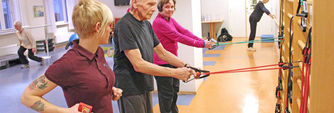 TRENER:  Det er flest eldre som har begynt å trene. Her trener Inge Solheim (midten) og Inge Klæstad (til høyre) på frisklivs-sentralen «Oscar» i Oslo.