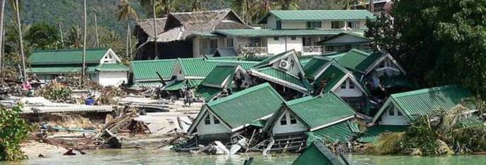  KATASTROFE:  En flodbølge traff øya Phi Phi i Thailand. Den skylte over strendene 26.desember 2004. Over 220.000 mennesker døde i Sørøst-Asia.
