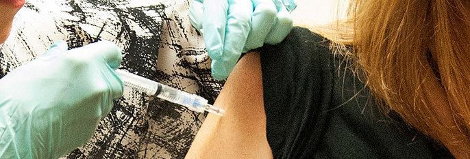 TESTER: En vaksine mot viruset ebola blir testet. Den kan være klar i november.